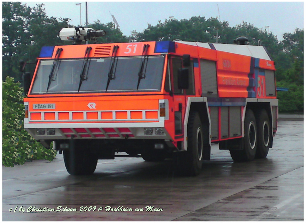 Rosenbauer Großflughafen-Löschfahrzeug "SIMBA 6x6" (1)