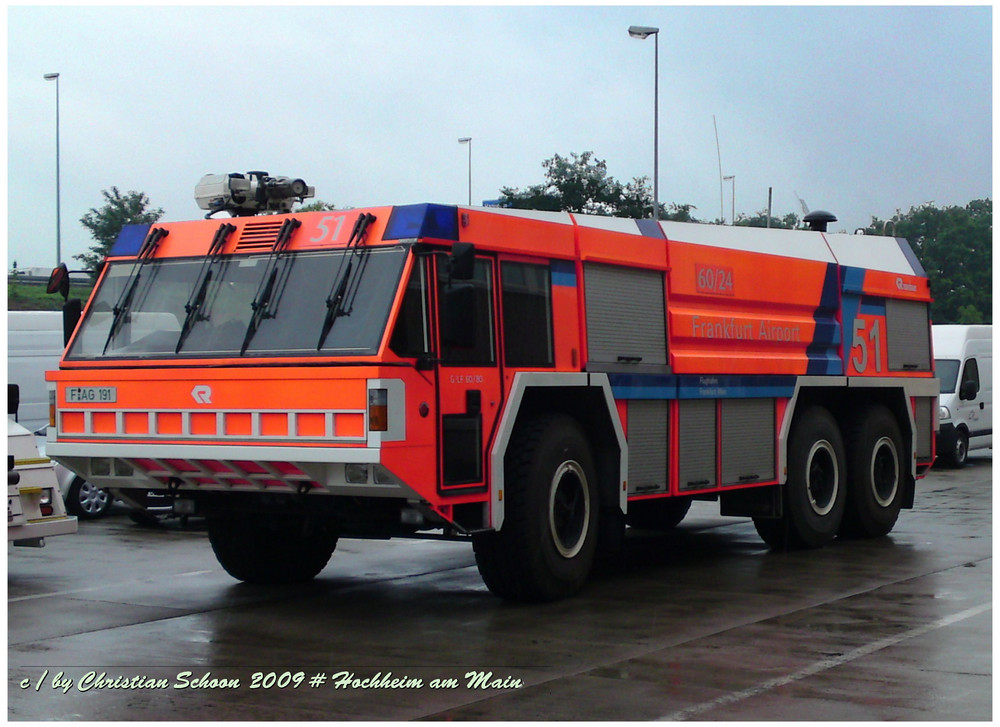 Rosenbauer Großflughafen-Löschfahrzeug "SIMBA 6x6" (2)