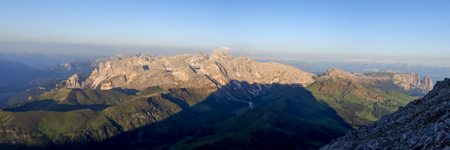 Rosengarten "Catinaccio"-Panorama im Morgenlicht mit Plattkofelschatten