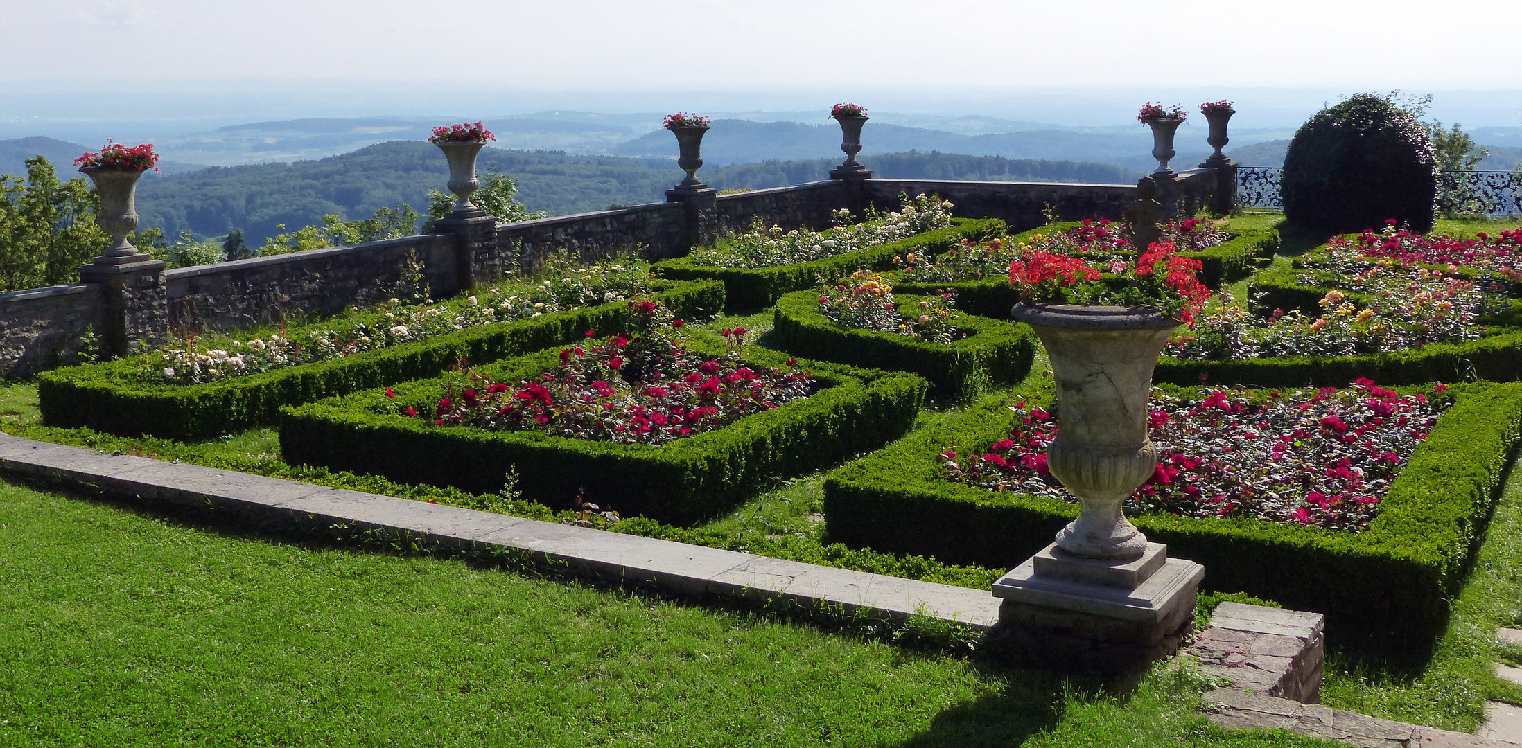 Rosengarten mit Fernblick....