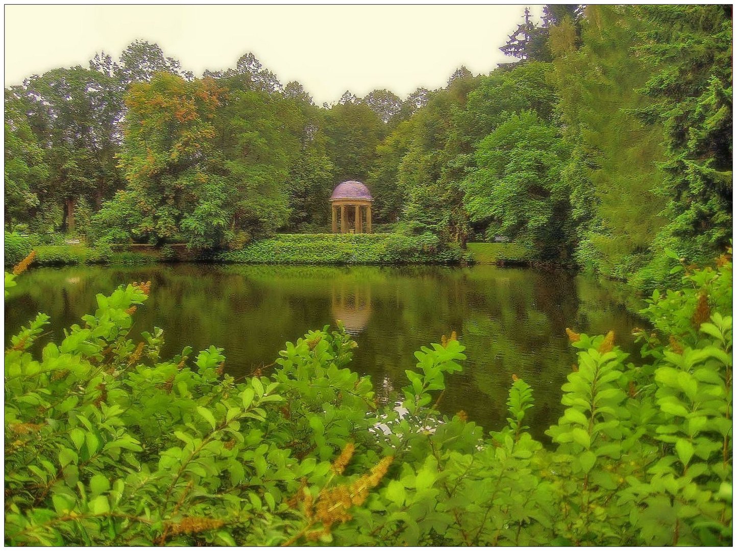 Rosengarten mit Floratempel