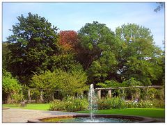 Rosengarten mit Springbrunnen