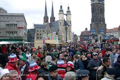 Rosenmontag 2004 auf dem Marktplatz in Halle/S