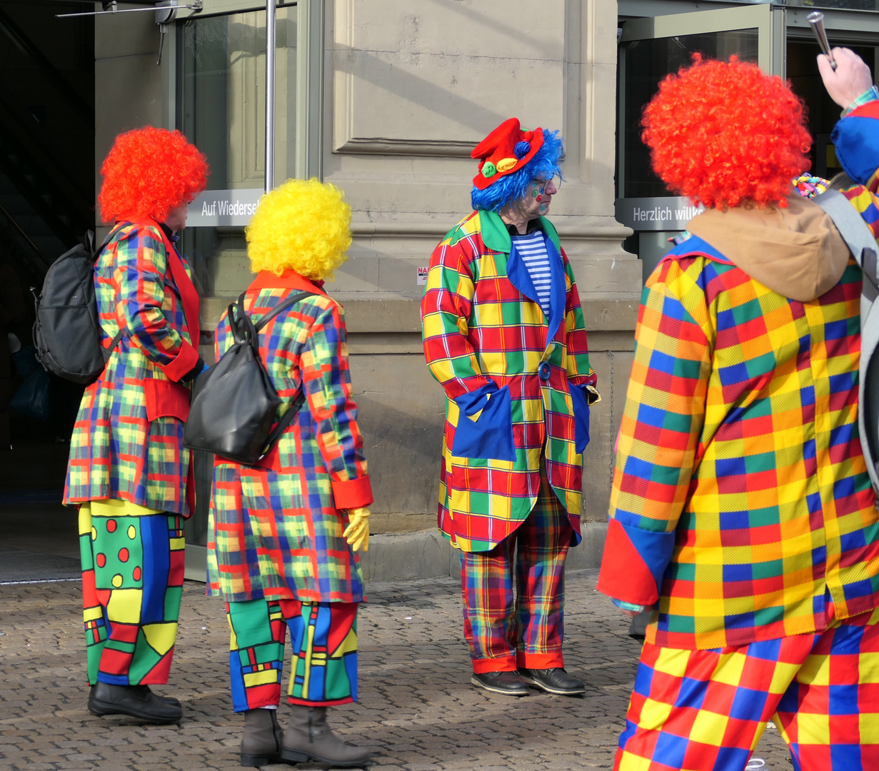 Rosenmontag 2023 in Mainz: IV Meenzer (un annere) Bube und Mädcher 2