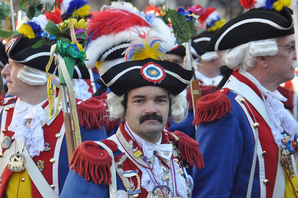 Rosenmontagszug in Mainz 2011 - Fastnacht ist eine ernste Angelegenheit 01