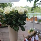 Rosenstrauß auf der Seeterrasse vom Seeschloss am Bötzsee