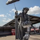 Rosenverkäuferin am Fischmarkt in Hamburg