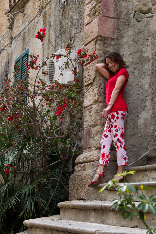 Roses on the stairs Foto & Bild fashion, outdoor, frauen Bilder auf