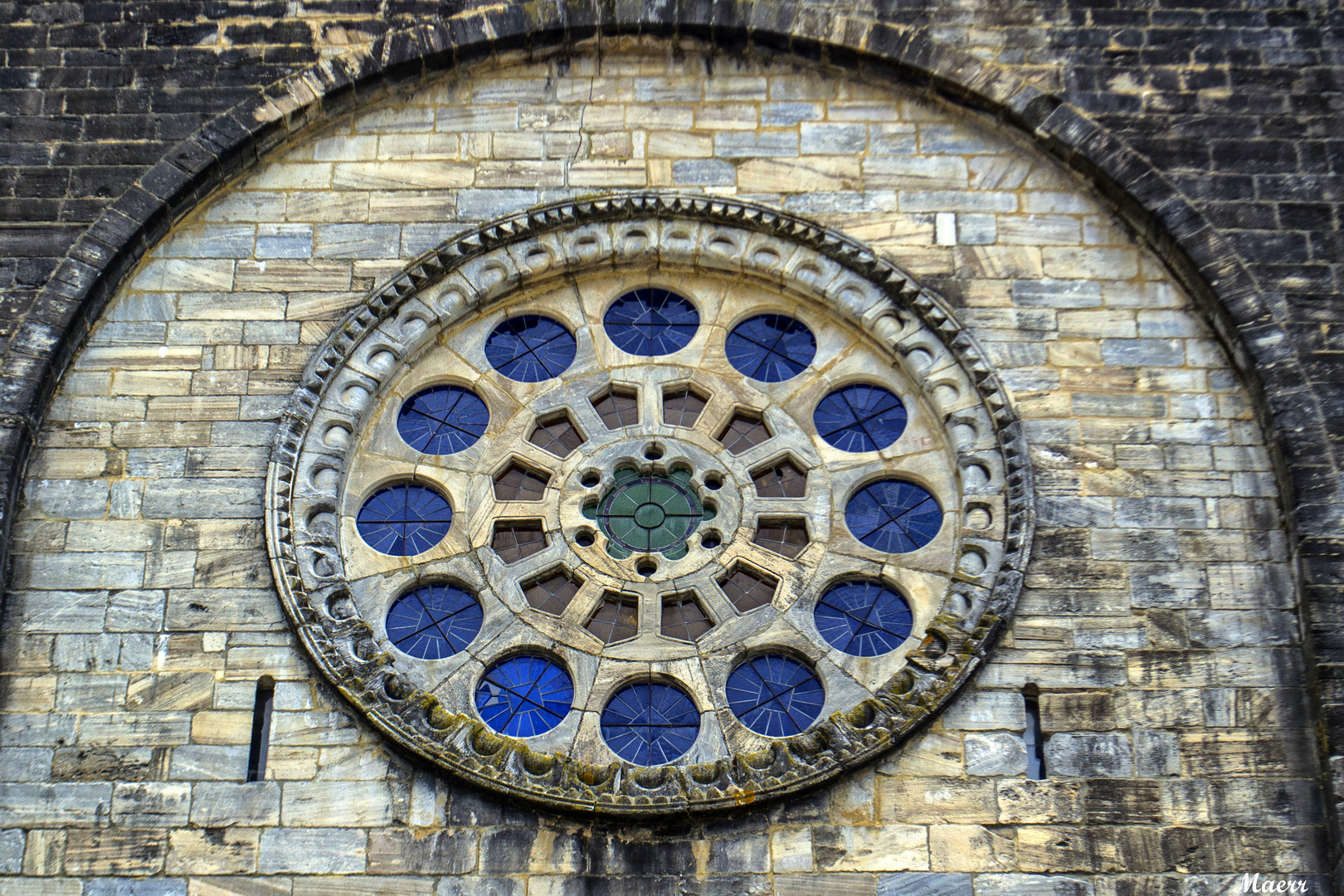 Rosetón de la iglesia románica de San Juan de Portomarín