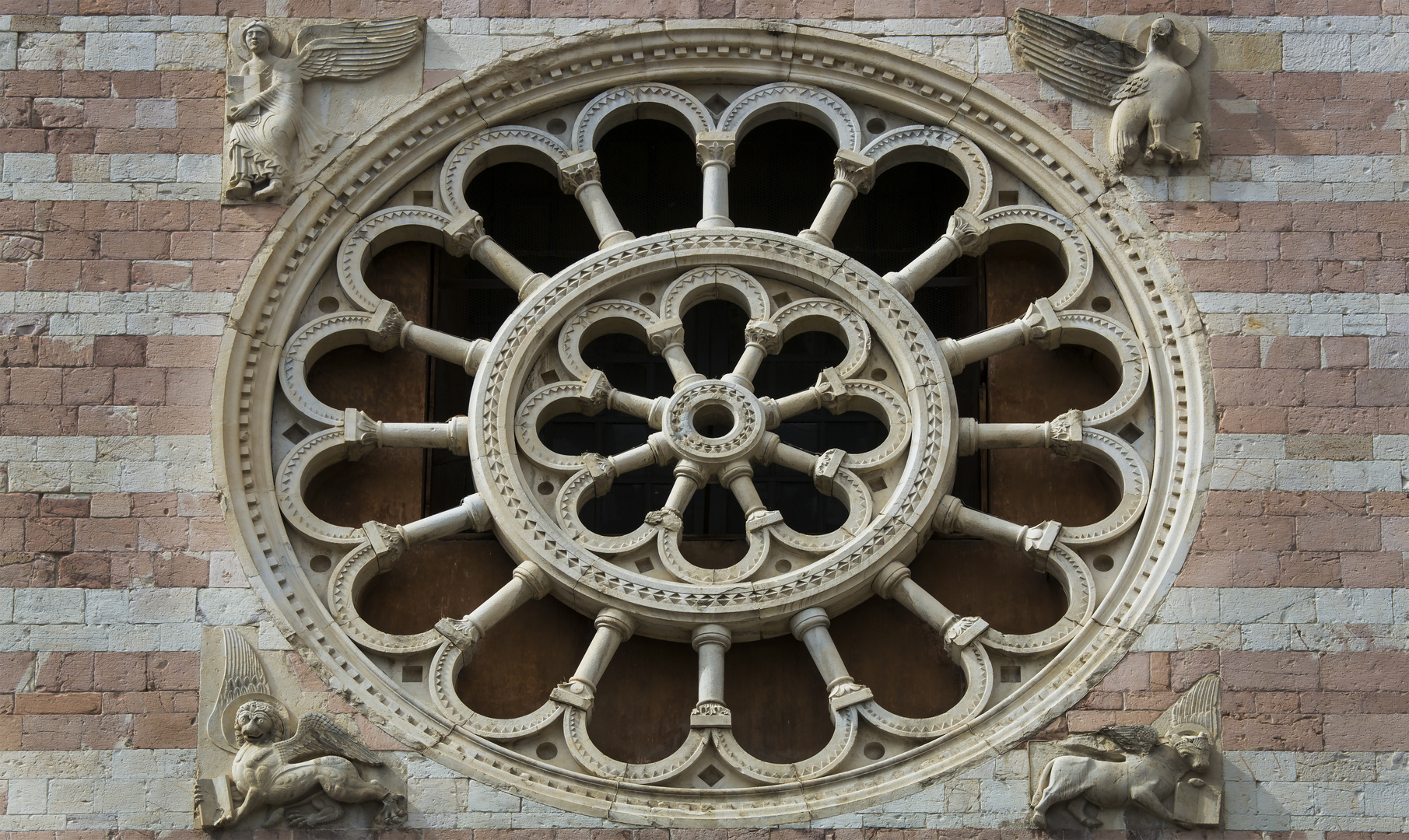 Rosette der romanischen Kathedrale in Foligno