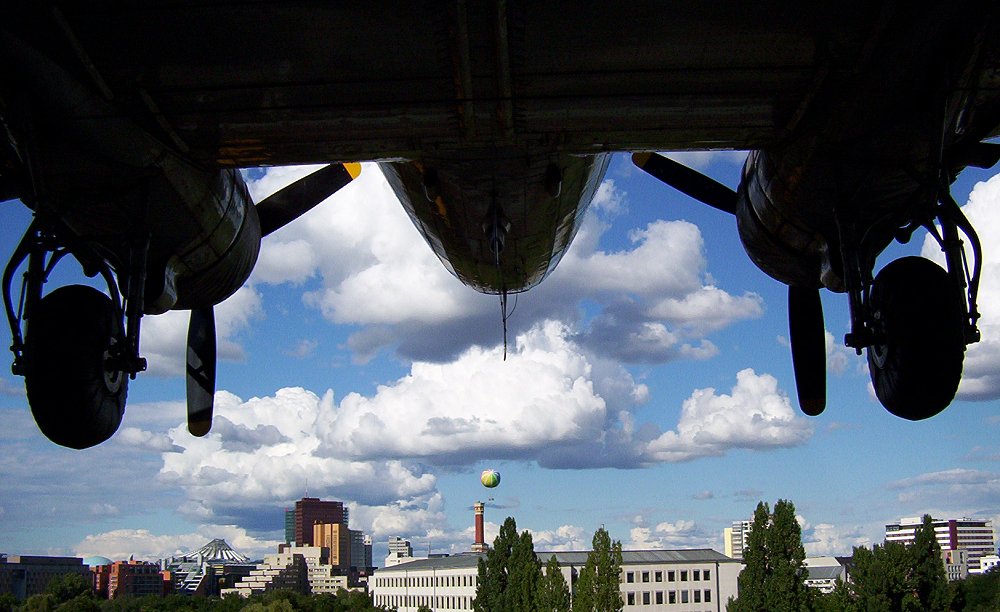 Rosinenbomber über Berlin von Helmut Jerabek