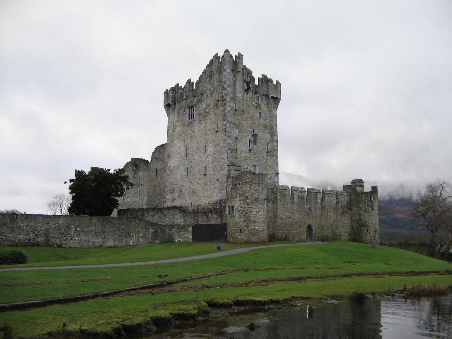 Ross Castle im Killarney Nationalpark (Irland)