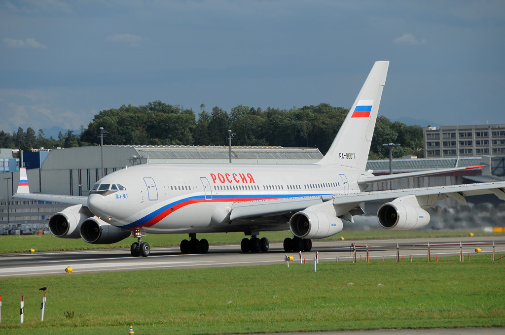 Rossiya Ilyushin Il-96 RA-96017