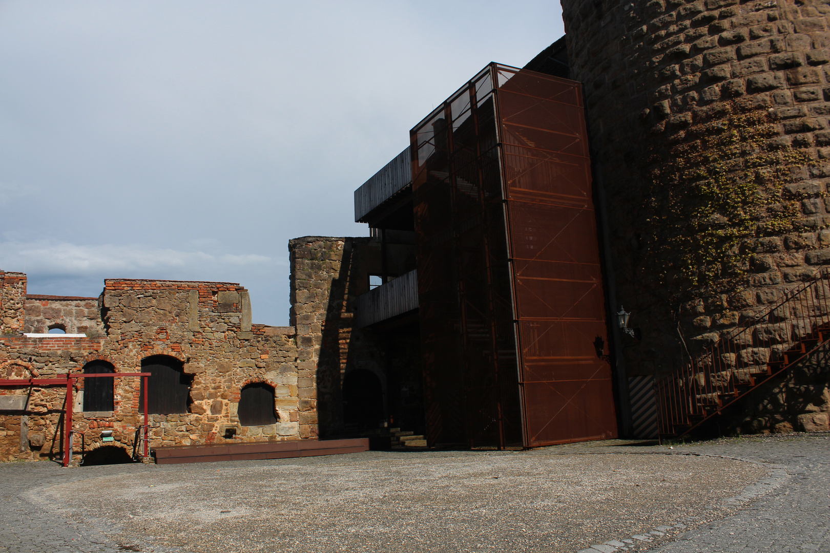 Rostender Feuerschutz in der Burg Thann