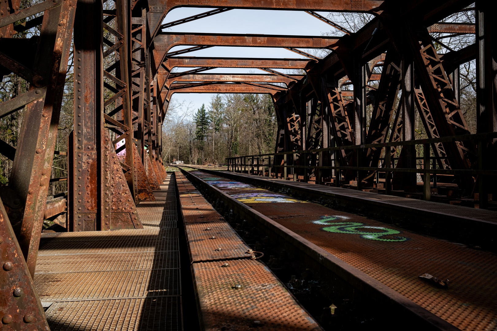 Rostige Eisenbahnbrücke