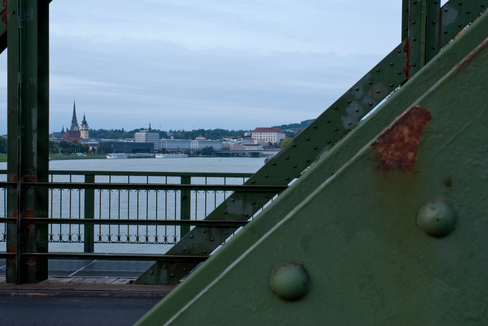 Rostige Linzer Eisenbahnbrücke