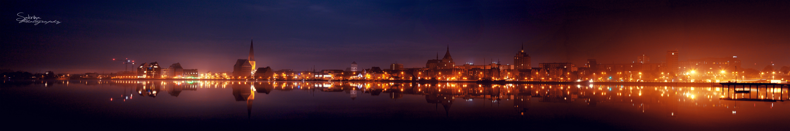 Rostock bei Nacht