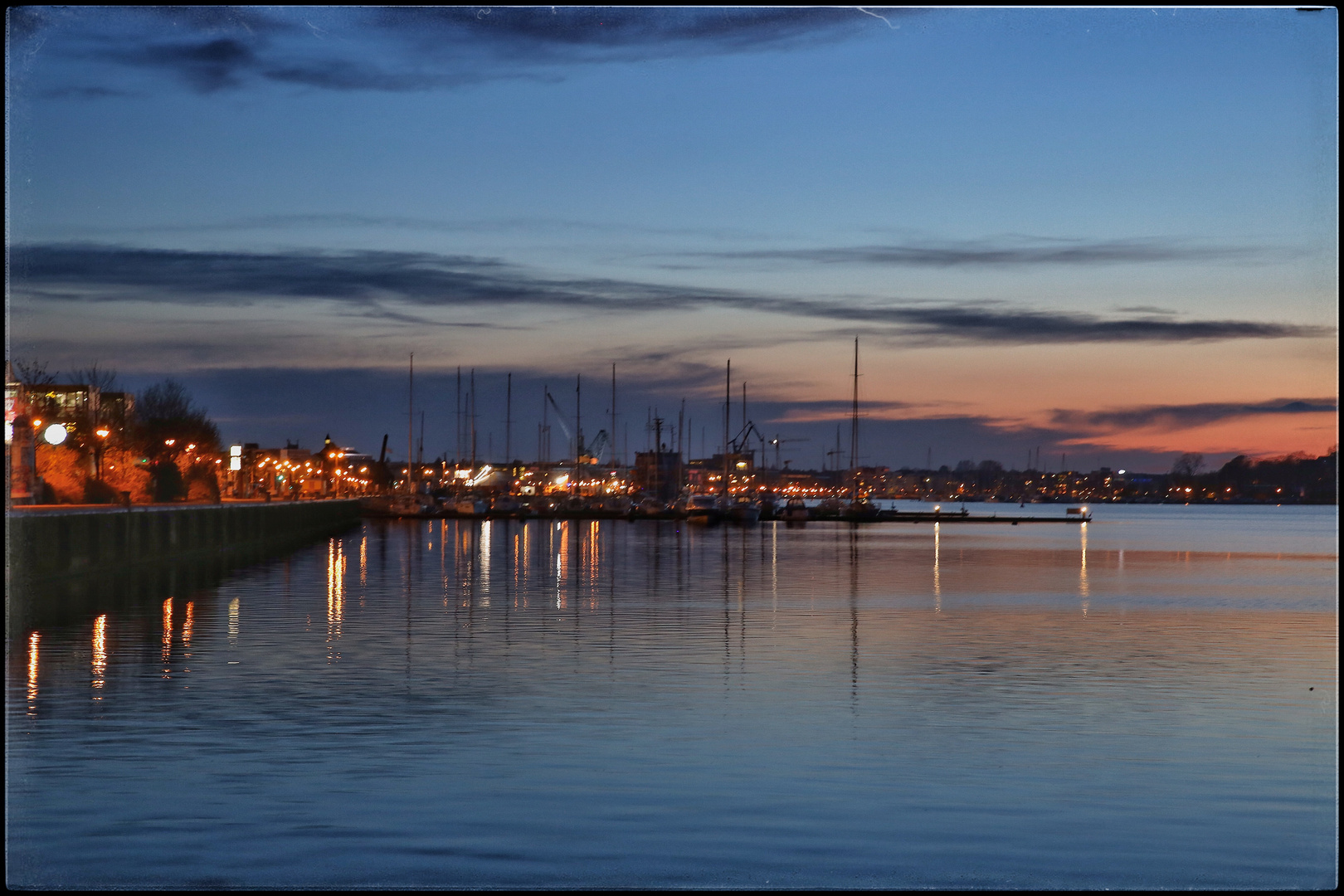 Rostock bei Nacht