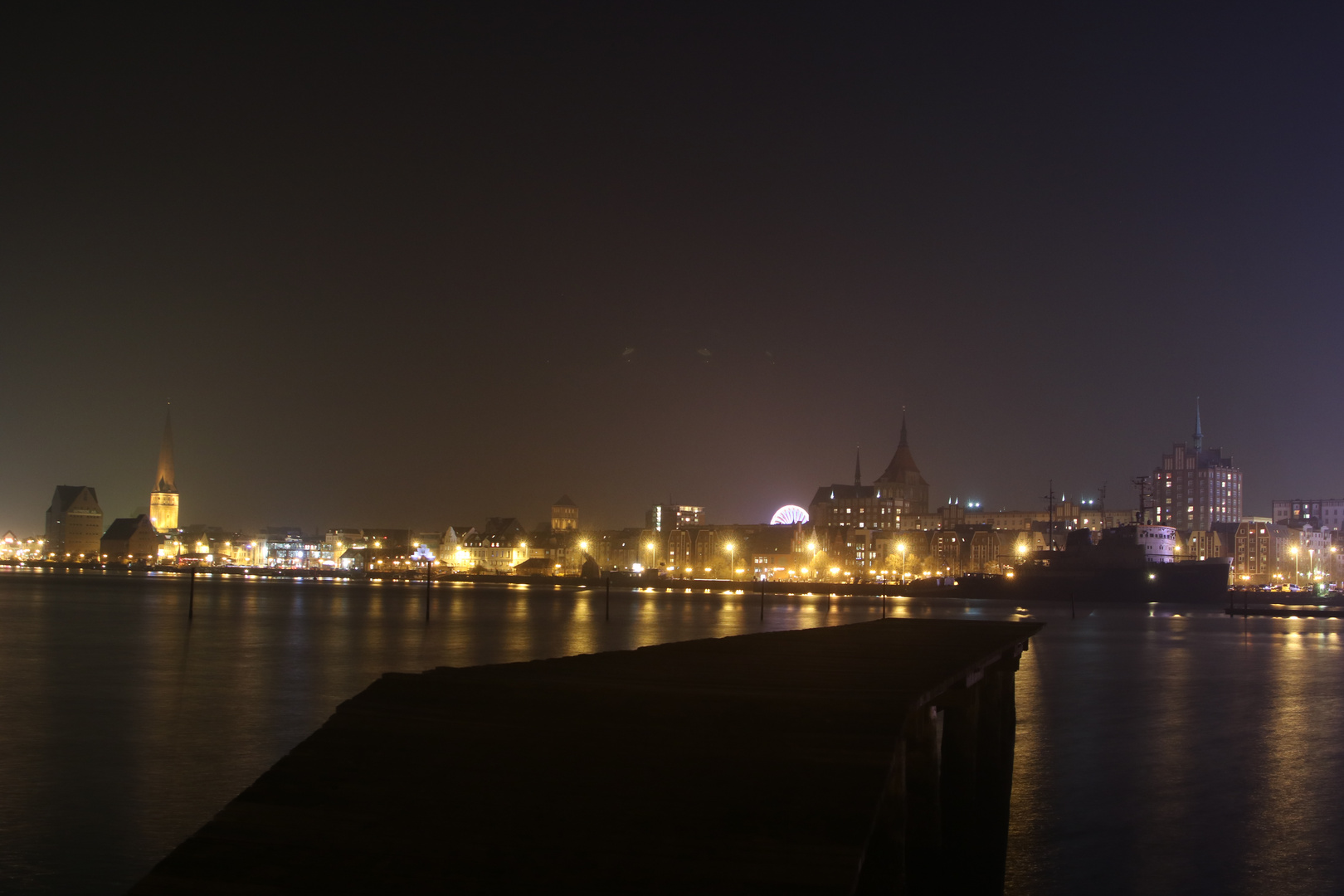 Rostock bei Nacht