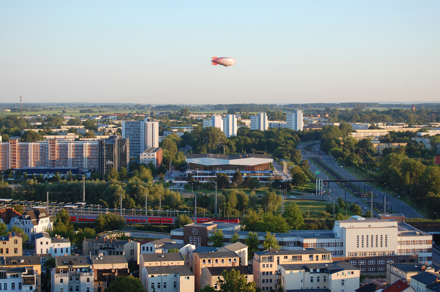 Rostock- Blick auf die Südstadt mit Zeppelin