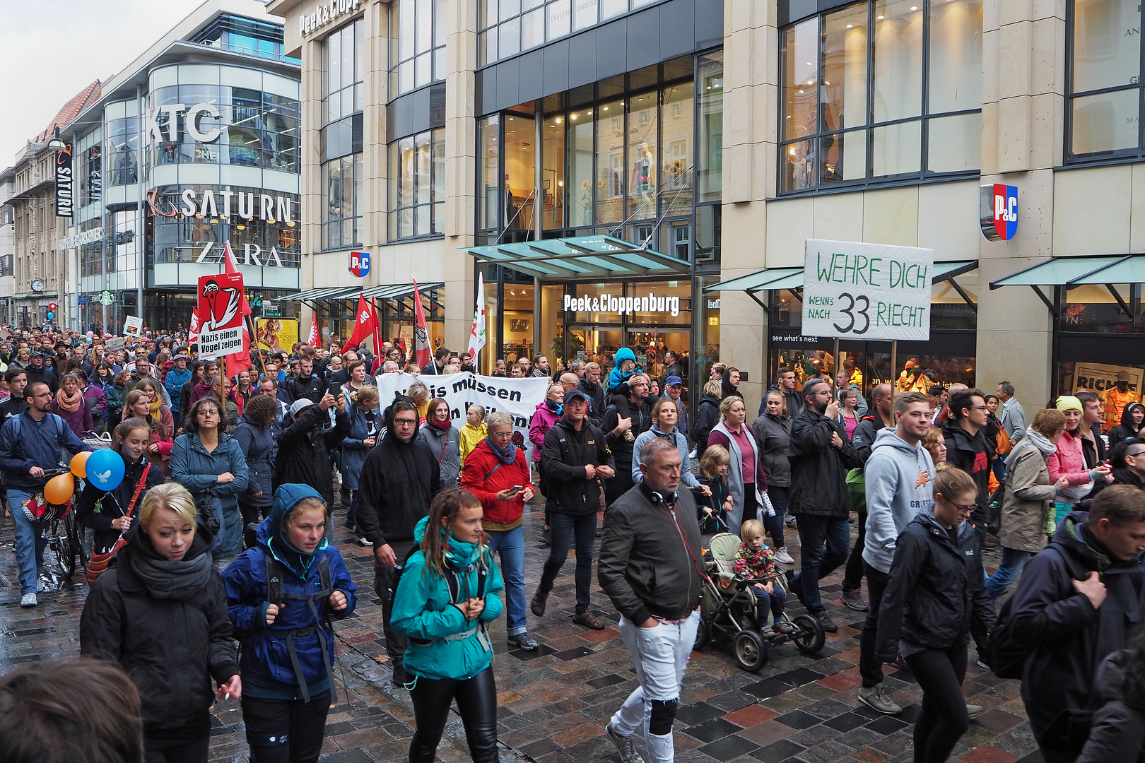 Rostock demonstriert friedlich (11)