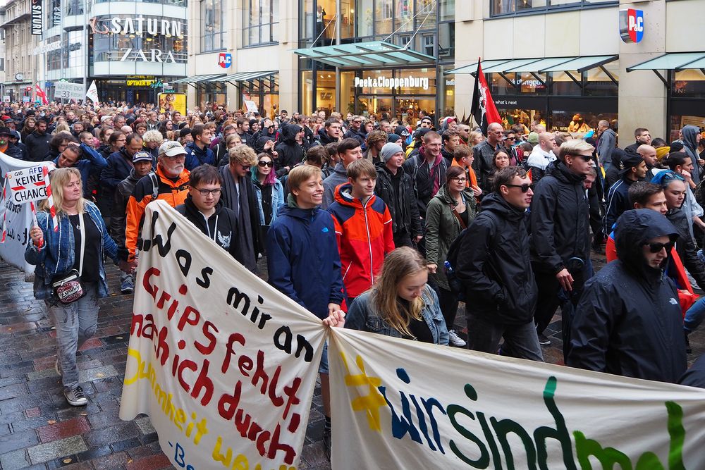 Rostock demonstriert friedlich (13)