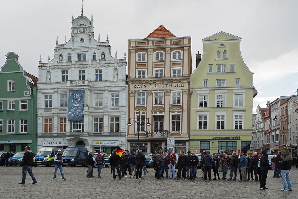 Rostock demonstriert friedlich (22)