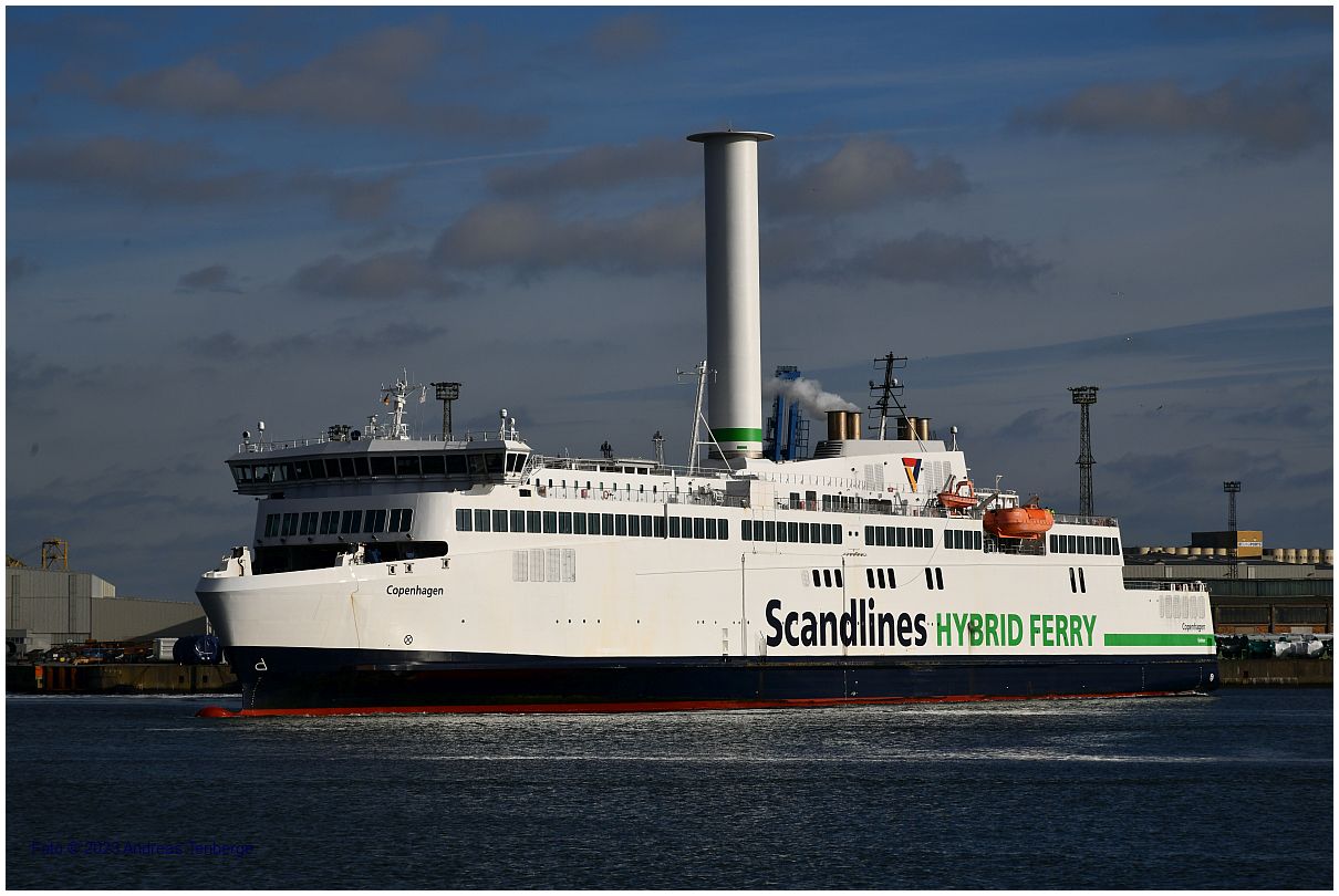 Rostock Port | Fährschiff "Copenhagen" einlaufend