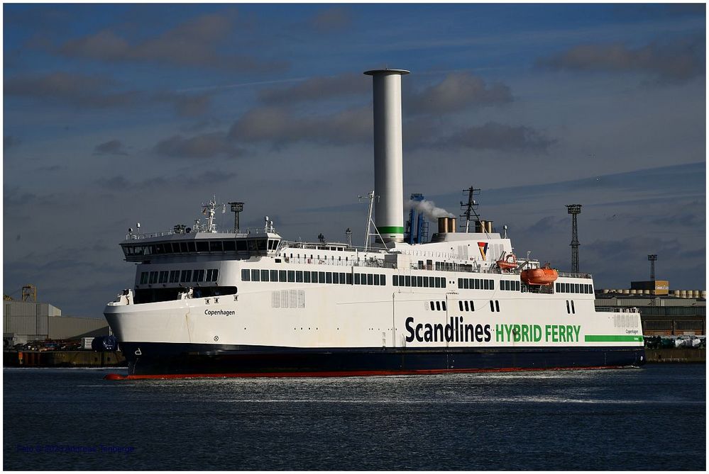 Rostock Port Fährschiff "Copenhagen" einlaufend Foto & Bild world