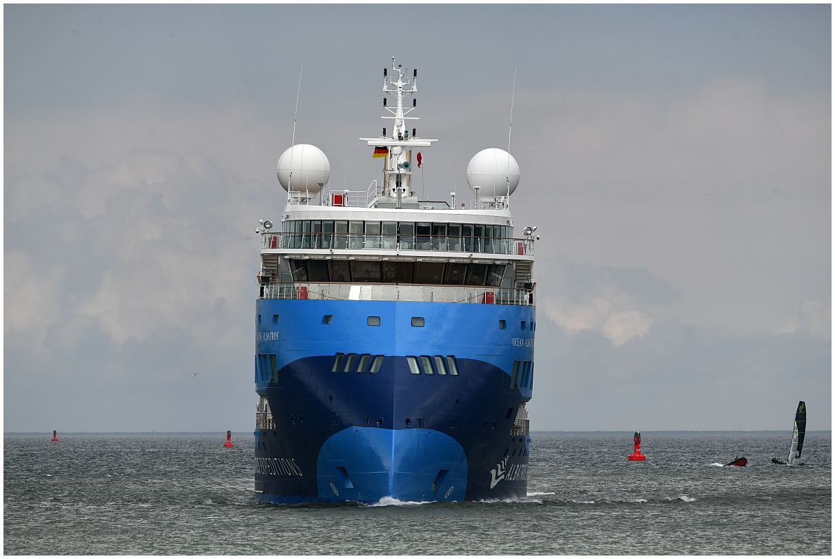Rostock Port | Kreuzfahrtschiff "OCEAN ALBATROS" | #1