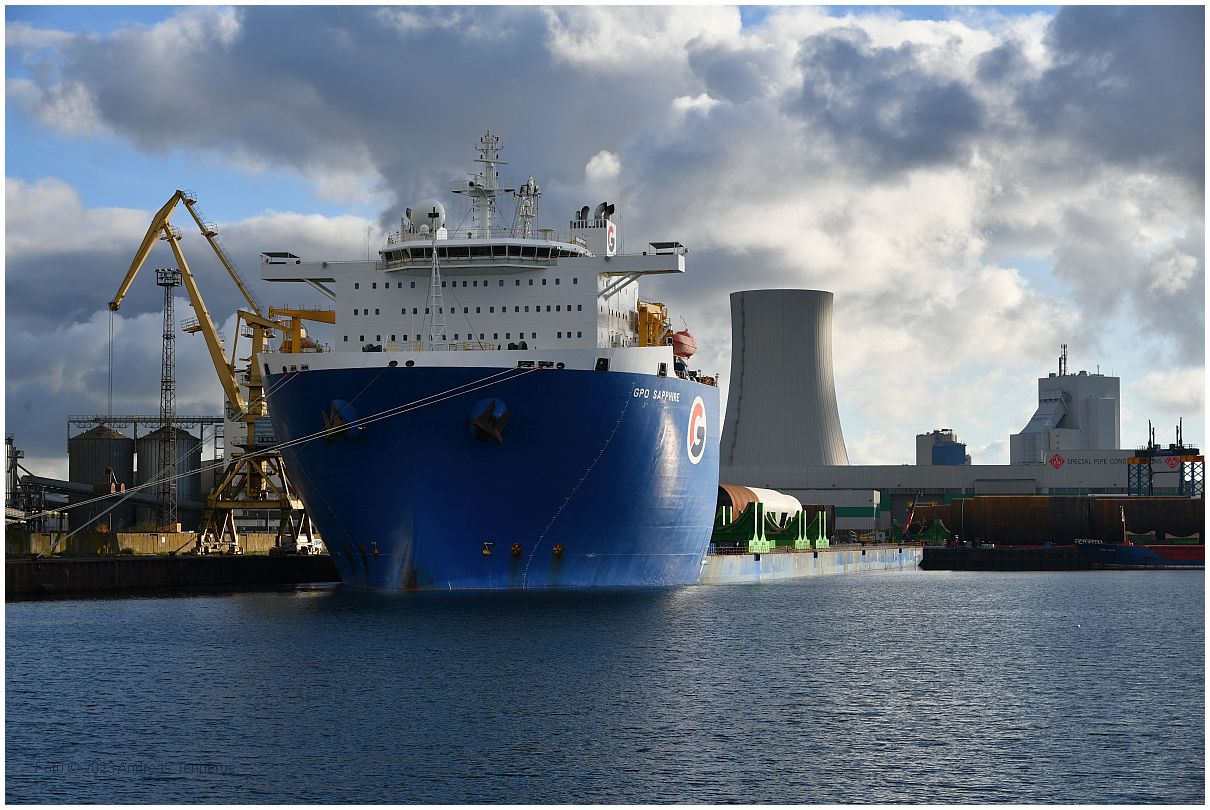 Rostock Port | Schwerlastschiff "GPO Sapphire"