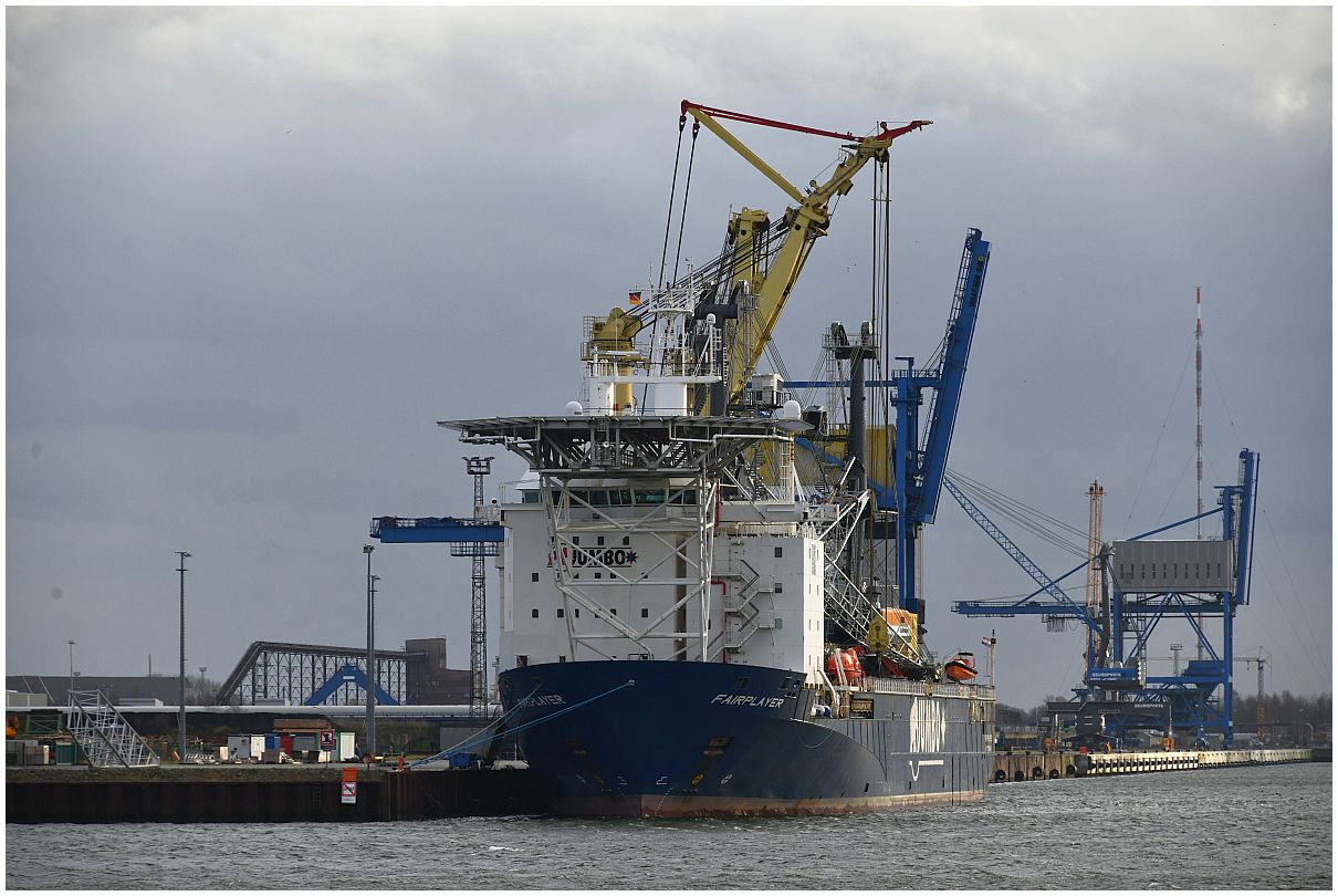 Rostock Port | Schwerlastschiff  JUMBO "FAIRPLAYER" | #1