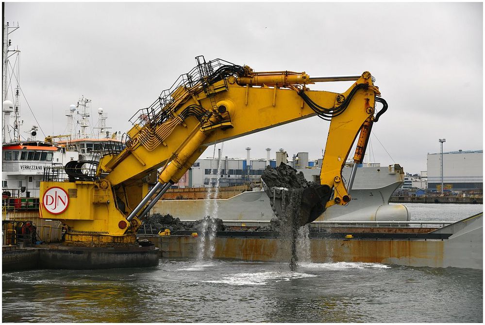 Rostock Port Schwimmbagger "Mimar Sinan" II Foto & Bild