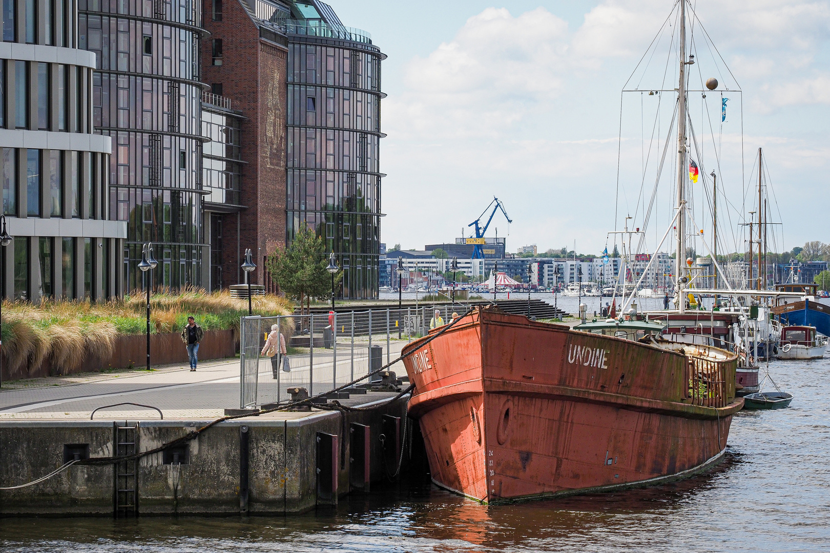 Rostock: Rumpf der ehemaligen UNDINE soll an Land gesichert werden