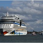 Rostock Warnemünde | Kreuzfahrtschiff "AIDAmar" auslaufend 