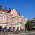 Rostock zeigt Flagge für Liebe, Toleranz und Vielfalt