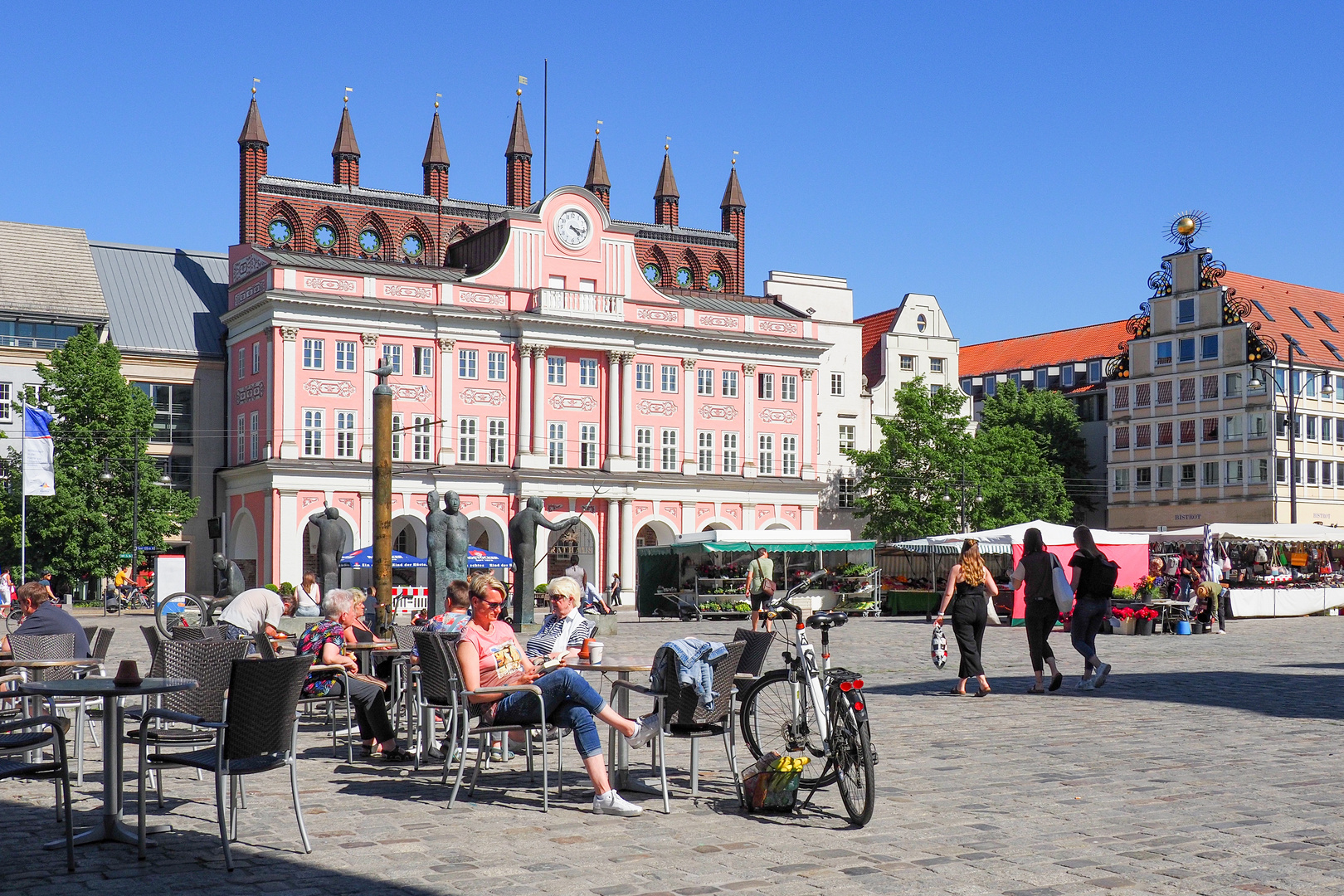 Rostocker Markttreiben bei Kaiserwetter