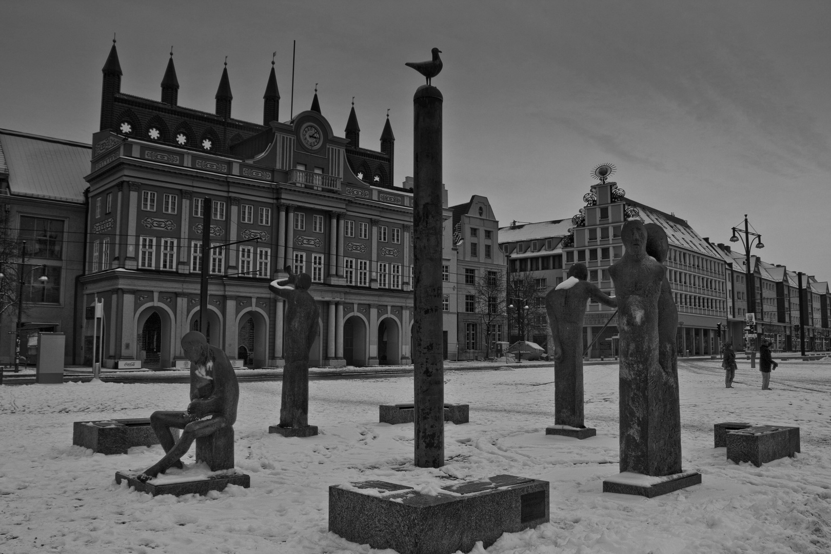 Rostocker Rathaus mit Brunnen