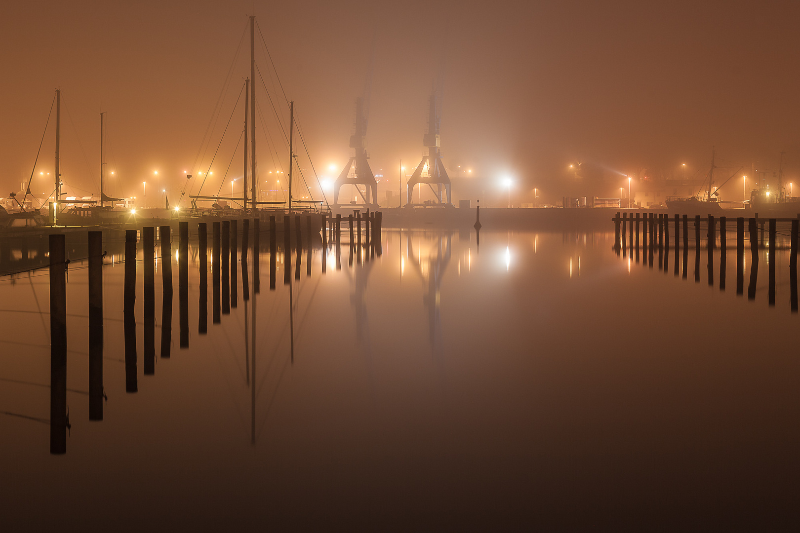 Rostocker Stadthafen im Nebel