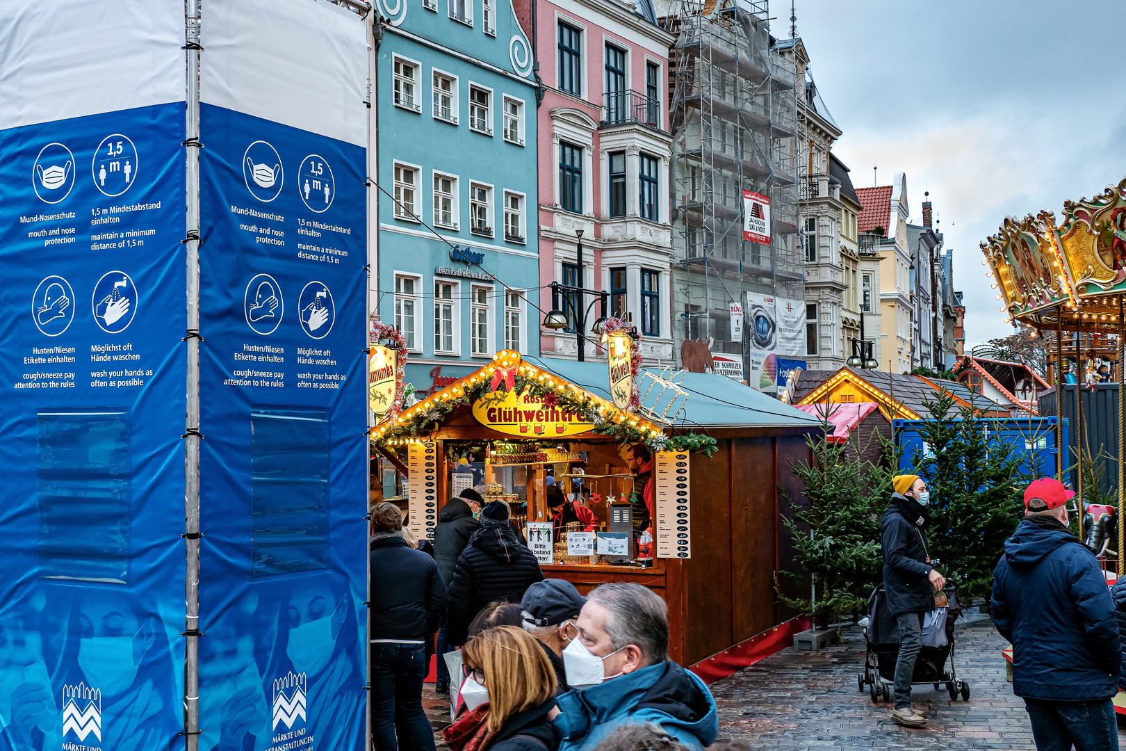 Rostocker Weihnachtsmarkt mit 2G Regel, Masken und Bändchenpflicht