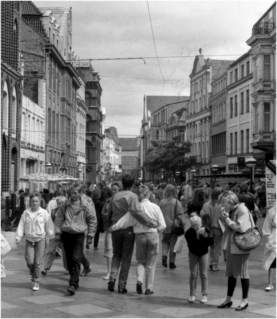 Rostocks Einkaufs- und Bummelmeile im Juli 1989