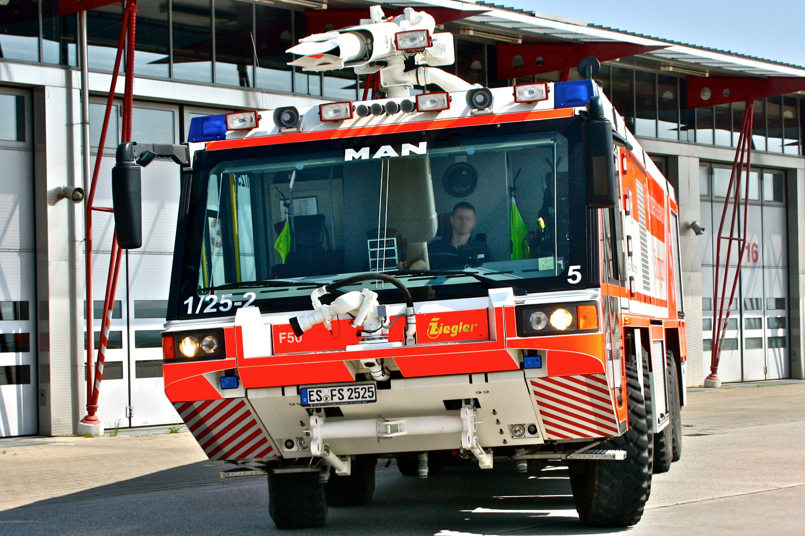 "Rot 5" am Stuttgarter Flughafen