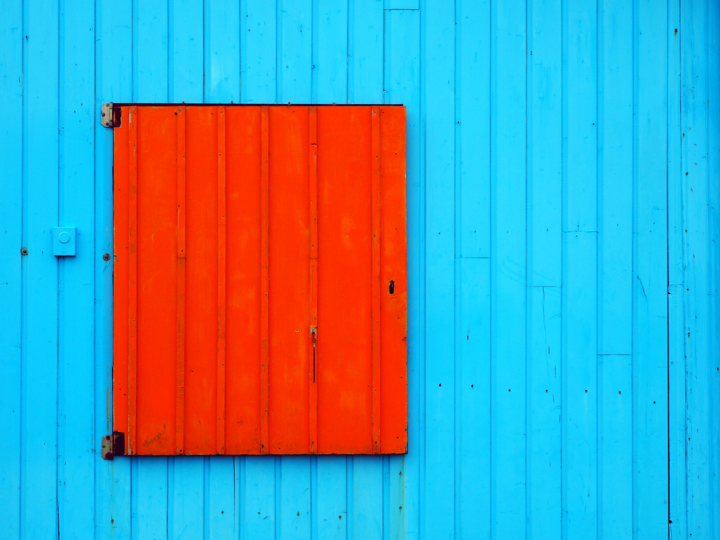 Rot auf Blau / Red on Blue