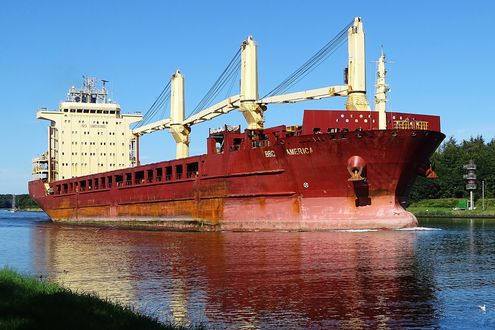 rot färbte sich das Wasser 