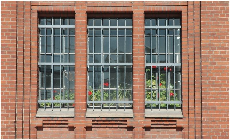 Rot im Fenster in rot