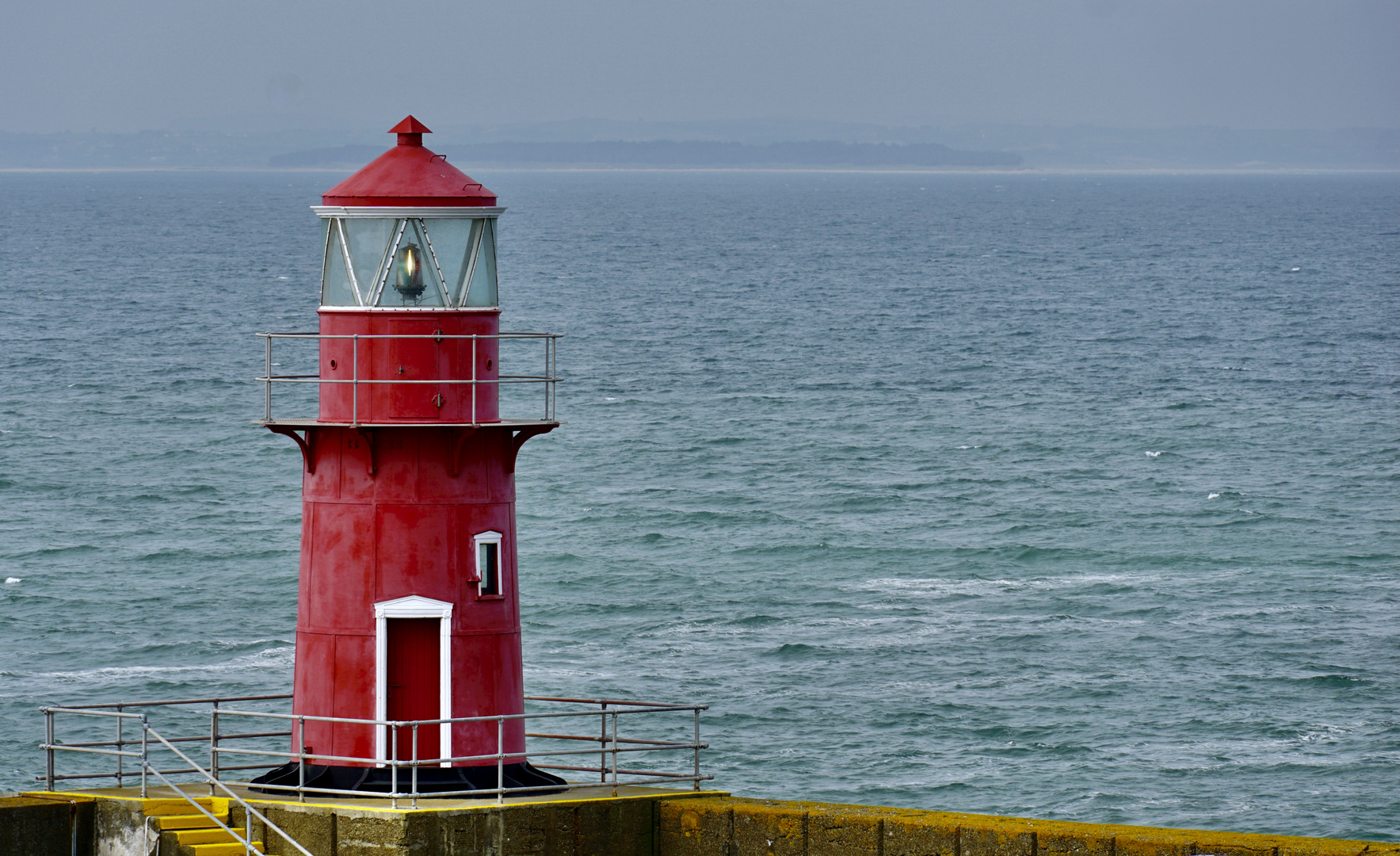 Rot in Blau / Rosslare Harbour Lighthouse