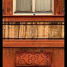 ..."ROT MIT FENSTER"..!!!