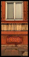 ..."ROT MIT FENSTER"..!!!