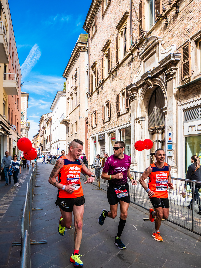 Rot-Runner vor Haus 155