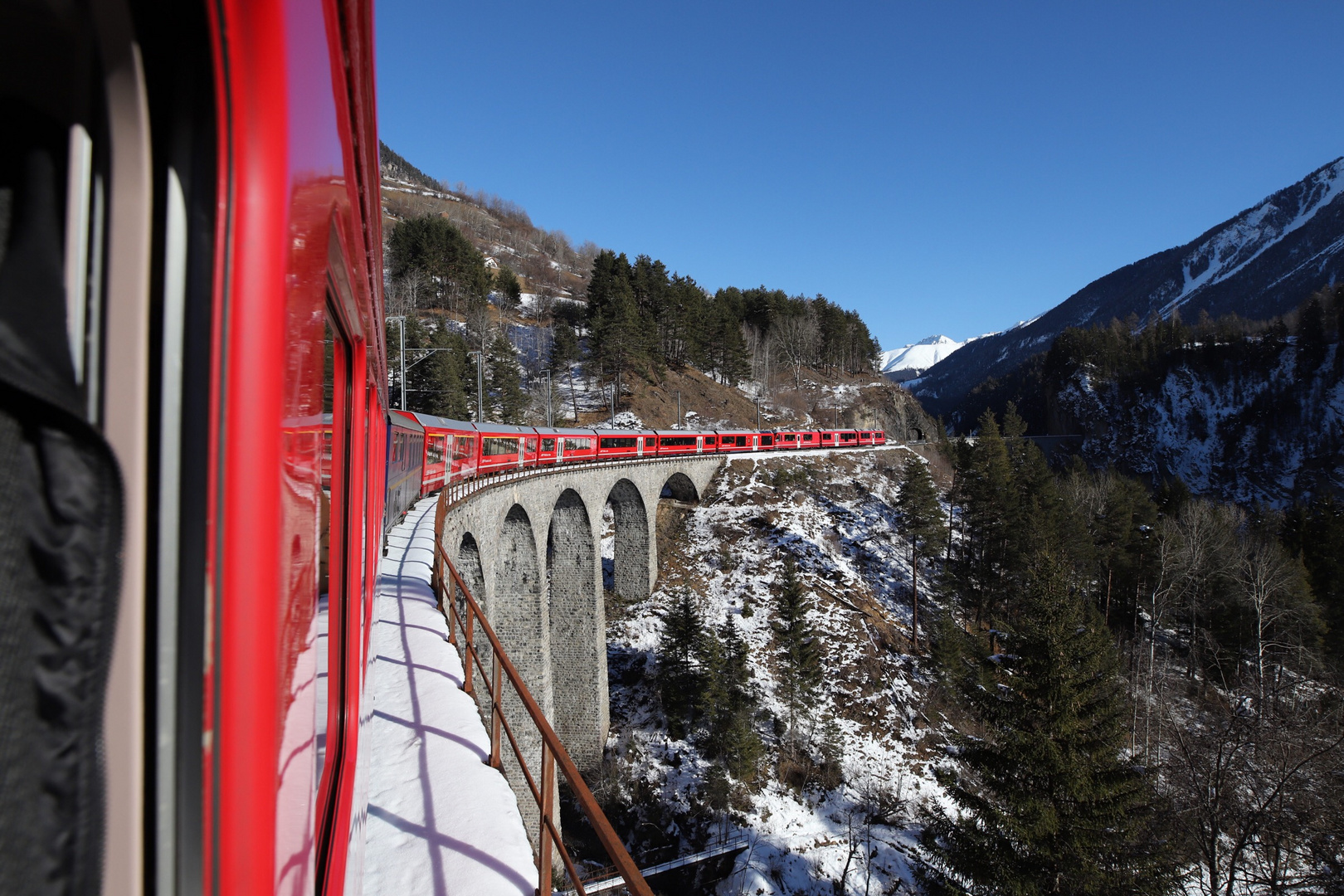 Rot über dem Viadukt